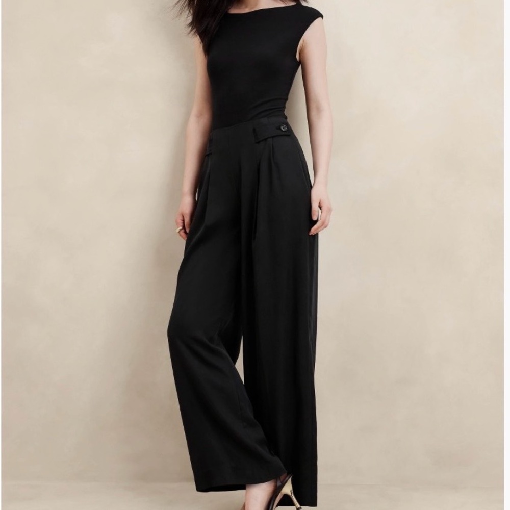 NWT Banana Republic Black Wide Leg Pleated Pant, size 10